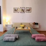 Cozy Vintage City Apt